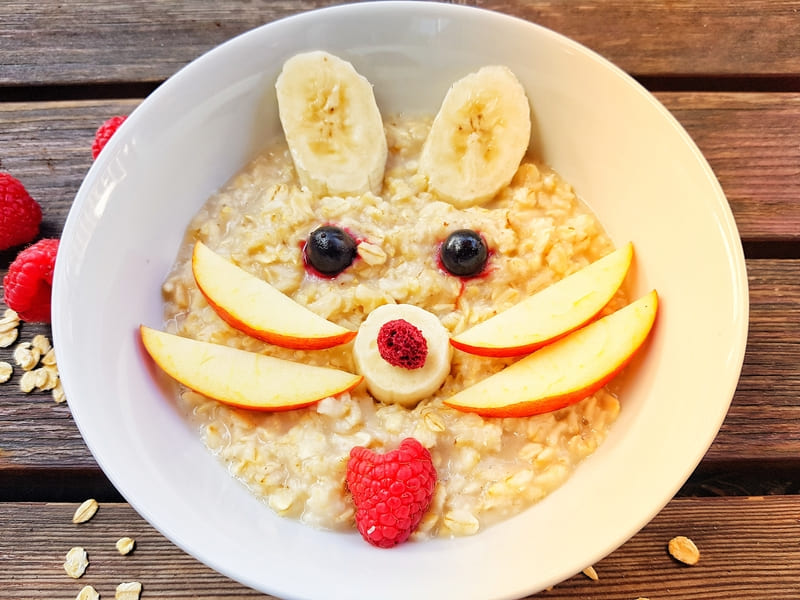 Porridge-Bowl für Kinder zum Frühstück Ideen für Kinderfrühstück